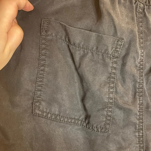 NWOT LOFT Pull On Shorts in Soft Twill - Picture 6 of 9